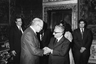 Il Presidente della Repubblica Giovanni Leone incontra Ludovico Biraghi Lossetti, presidente dell'IBM-Italia, con il Consiglio d'amministrazione e l'Ufficio di Presidenza internazionale della Società