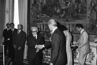Il Presidente della Repubblica Giovanni Leone incontra Ludovico Biraghi Lossetti, presidente dell'IBM-Italia, con il Consiglio d'amministrazione e l'Ufficio di Presidenza internazionale della Società