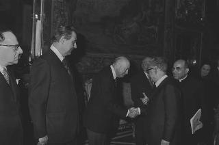 Ennio Palmitessa, presidente generale della Primaria Associazione cattolica "Artistico-Operaia", con Consiglio direttivo e con il Comitato della Mostra "Chiese e Santi a Roma"