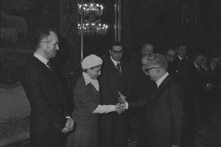 Ennio Palmitessa, presidente generale della Primaria Associazione cattolica "Artistico-Operaia", con Consiglio direttivo e con il Comitato della Mostra "Chiese e Santi a Roma"