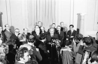 Consultazioni per il nuovo Governo, incarico all'on. Aldo Moro
