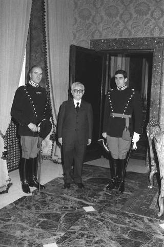 Il Tenente colonnello Ferdinando Corsani con il Presidente della Repubblica Giovanni Leone