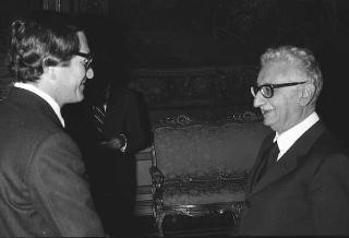 Il Presidente della Repubblica Giovanni Leone riceve Rolando Josè Ghisani, nuovo ambasciatore della Repubblica Argentina e Jaime Castro, nuovo ambasciatore della Repubblica di Colombia per la presentazione della lettere credenziali