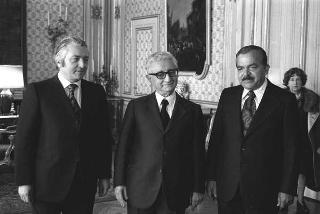 Il Presidente della Repubblica Giovanni Leone riceve in udienza Ottavio Senties, Governatore di Città del Messico, con Luciano Radi, sottosegretario agli esteri e Trevino Zapata, ambasciatore del Messico a Roma