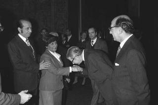 Il Presidente della Repubblica Giovanni Leone salute il Presidente della Repubblica del Venezuela Carlos Andrés Pérez in visita di Stato in Italia
