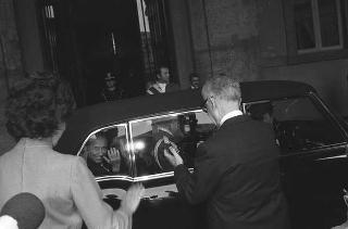 Il Presidente della Repubblica Giovanni Leone salute il Presidente della Repubblica del Venezuela Carlos Andrés Pérez in visita di Stato in Italia