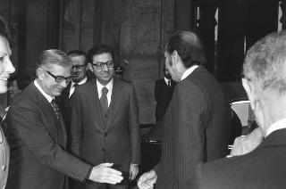 Il Presidente della Repubblica Giovanni Leone salute il Presidente della Repubblica del Venezuela Carlos Andrés Pérez in visita di Stato in Italia