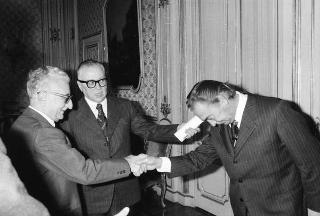 Il Presidente della Repubblica Giovanni Leone incontra  Saturno Nevola, Presidente della Sezione Combattenti e Reduci del Segretariato Generale della Presidenza della Repubblica, con il Direttivo dell'Associazione