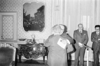 Il Presidente della Repubblica Giovanni Leone incontra  Saturno Nevola, Presidente della Sezione Combattenti e Reduci del Segretariato Generale della Presidenza della Repubblica, con il Direttivo dell'Associazione