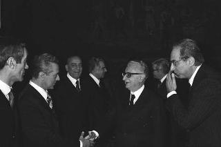 Il Presidente della Repubblica Giovanni Leone incontra l'on. Francesco Cossiga, Ministro dell'Interno, con i Prefetti di nuova nomina
