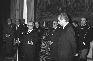 Il Presidente della Repubblica Giovanni Leone incontra l'on. Francesco Cossiga, Ministro dell'Interno, con i Prefetti di nuova nomina