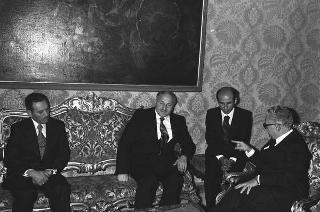 Incontro del Presidente della Repubblica Giovanni Leone con Necmettin Erbakan, vice primo ministro turco, con Luciano Radi, sottosegretario agli esteri e gli esponenti del governo turco