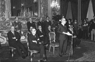 Presentazione degli auguri da parte del Corpo Diplomatico al Presidente. Al termine udienza all'ambasciatore del Pakistan, J.B. Kharas, per il dono di una medaglia d'oro coniata in occasione del centenario della nascita del fondatore della Nazione pakistana, Quaid-e-Azam Mohammad Ali Jinnah