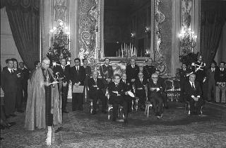 Presentazione degli auguri da parte del Corpo Diplomatico al Presidente. Al termine udienza all'ambasciatore del Pakistan, J.B. Kharas, per il dono di una medaglia d'oro coniata in occasione del centenario della nascita del fondatore della Nazione pakistana, Quaid-e-Azam Mohammad Ali Jinnah