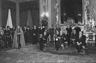Presentazione degli auguri da parte del Corpo Diplomatico al Presidente. Al termine udienza all'ambasciatore del Pakistan, J.B. Kharas, per il dono di una medaglia d'oro coniata in occasione del centenario della nascita del fondatore della Nazione pakistana, Quaid-e-Azam Mohammad Ali Jinnah