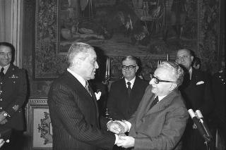 Intervento del Presidente della Repubblica Giovanni Leone alla cerimonia di congedo del Vice Segretario Generale Enrico D'Arienzo