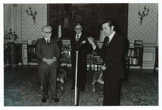 Il Presidente della Repubblica Giovanni Leone riceve in udienza Cesare Ruperto, Presidente dell'Unione magistrati italiani, con il Comitato di presidenza