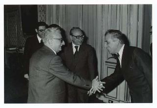 Il Presidente della Repubblica Giovanni Leone riceve in udienza Cesare Ruperto, Presidente dell'Unione magistrati italiani, con il Comitato di presidenza