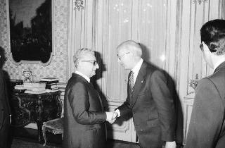 Il Presidente della Repubblica Giovanni Leone incontra il prof. Renato Dulbecco, Premio Nobel per la medicina