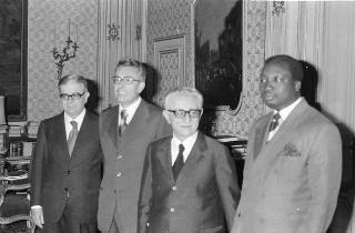 Il Presidente della Repubblica Giovanni Leone riceve in udienza Roger Felli, Ministro degli esteri del Ghana, accompagnato dal Ministro degli esteri Arnaldo Forlani