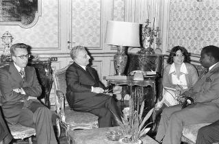 Il Presidente della Repubblica Giovanni Leone riceve in udienza Roger Felli, Ministro degli esteri del Ghana, accompagnato dal Ministro degli esteri Arnaldo Forlani