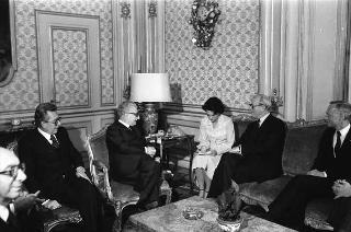 Il Presidente della Repubblica Giovanni Leone  durante il colloquio con il Ministro degli Affari Esteri di Danimarca e presidente di turno del Consiglio dei ministri della CEE, Knud Borge Andersen, presente l'on Arnaldo Forlani,  Ministro degli Affari Esteri