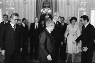 Il Presidente della Repubblica Giovanni Leone  durante il colloquio con il Ministro degli Affari Esteri di Danimarca e presidente di turno del Consiglio dei ministri della CEE, Knud Borge Andersen, presente l'on Arnaldo Forlani,  Ministro degli Affari Esteri