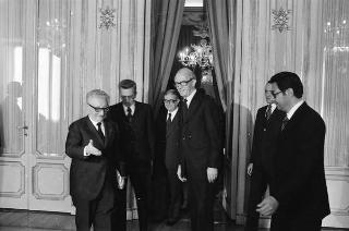 Il Presidente della Repubblica Giovanni Leone  durante il colloquio con il Ministro degli Affari Esteri di Danimarca e presidente di turno del Consiglio dei ministri della CEE, Knud Borge Andersen, presente l'on Arnaldo Forlani,  Ministro degli Affari Esteri