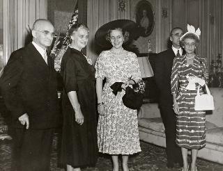 Il Presidente della Repubblica Luigi Einaudi e la moglie Ida con Miss Margaret Truman, figlia del Presidente degli Stati Uniti d'America, al Quirinale