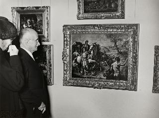Intervento del Presidente della Repubblica e la Signora Einaudi alla cerimonia dell'inaugurazione della VI Esposizione Nazionale Quadriennale d'Arte (Roma, Palazzo delle Esposizioni)