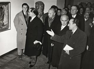 Intervento del Presidente della Repubblica e la Signora Einaudi alla cerimonia dell'inaugurazione della VI Esposizione Nazionale Quadriennale d'Arte (Roma, Palazzo delle Esposizioni)
