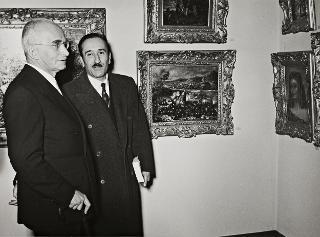 Intervento del Presidente della Repubblica e la Signora Einaudi alla cerimonia dell'inaugurazione della VI Esposizione Nazionale Quadriennale d'Arte (Roma, Palazzo delle Esposizioni)