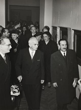 Intervento del Presidente della Repubblica e la Signora Einaudi alla cerimonia dell'inaugurazione della VI Esposizione Nazionale Quadriennale d'Arte (Roma, Palazzo delle Esposizioni)