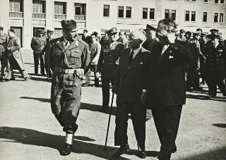 Visita del Presidente della Repubblica Luigi Einaudi alla caserma del 17° Reggimento Fanteria (Roma)
