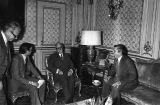 Il Presidente della Repubblica Sandro Pertini riceve in udienza l'editore Roberto Napoleone,  e l' autore Sergio Milani del libro &quot;Compagno Pertini&quot;