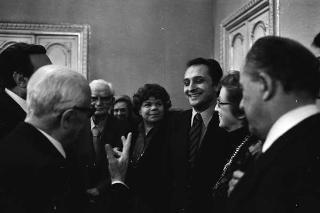 Il Presidente della Repubblica Sandro Pertini riceve in udienza Aldo De Jaco, presidente del Sindacato nazionale scrittori, con una delegazione