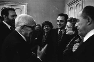 Il Presidente della Repubblica Sandro Pertini riceve in udienza Aldo De Jaco, presidente del Sindacato nazionale scrittori, con una delegazione
