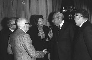 Paul Abraham Freund, accompagnato dal presidente della Corte Costituzionale Leopoldo Elia e dal giudice costituzionale Antonio La Pergola