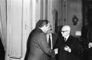 Mario Valeri Manera, presidente del comitato promotore del Premio letterario &quot;Campiello&quot;, con il comitato promotore, la giuria e i vincitori del Premio per il 1981
