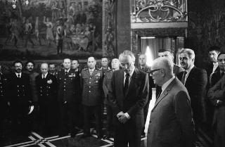 Lelio Lagorio, ministro della difesa, con i componenti del Consiglio centrale di rappresentanza militare