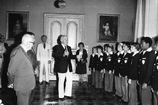 Incontro del Presidente della Repubblica Sandro Pertini con i componenti di un coro di ragazzi di San Francisco