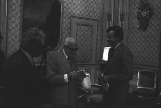 Il Presidente della Repubblica Sandro Pertini riceve udienza Claudio Angelini, per presentare il libro &quot;Il viaggio di nozze&quot;