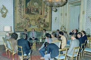 Il Presidente della Repubblica Sandro Pertini incontra Gianni Minà, conduttore della trasmissione RAI &quot;Blitz&quot;, e il pugile Nino La Rocca