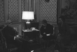 Il Presidente della Repubblica Sandro Pertini durante il colloquio con la Signora Eugenia Charles, Primo Ministro di Dominica (Piccole Antille)