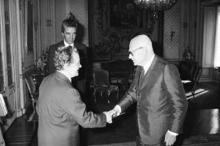 Il Presidente della Repubblica Sandro Pertini riceve la Signorina Ada Mason con Roberto Gentile, presidente dell'Opera Pia Lotteri