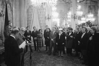Il cantautore romano Antonello Venditti in visita dal Presidente della Repubblica Sandro Pertini a Palazzo del Quirinale, ASPR, busta 209, 9 immagini