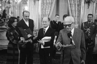 Il cantautore romano Antonello Venditti in visita dal Presidente della Repubblica Sandro Pertini a Palazzo del Quirinale, ASPR, busta 209, 9 immagini