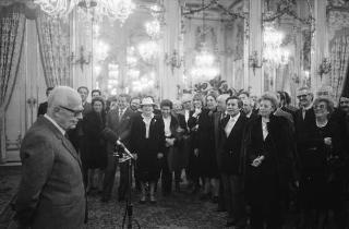 Il cantautore romano Antonello Venditti in visita dal Presidente della Repubblica Sandro Pertini a Palazzo del Quirinale, ASPR, busta 209, 9 immagini