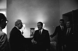 Il Presidente della Repubblica Francesco Cossiga incontra Guy Charbonneau, Presidente del Senato del Canada, con il Segretario generale Charles A. Lussier