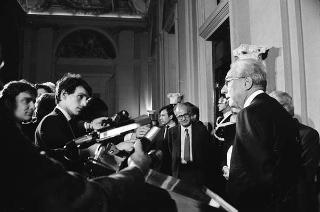 Il Presidente della Repubblica Francesco Cossiga durante le consultazioni per la crisi di Governo